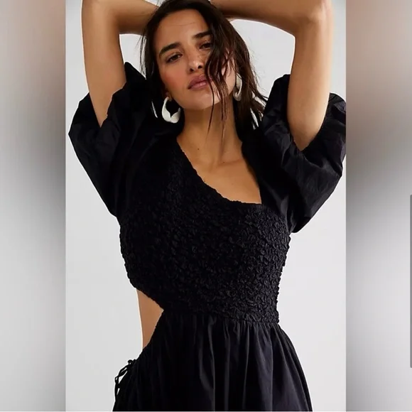 Elegant Black Cutout Midi Dress - Picture 4 of 8